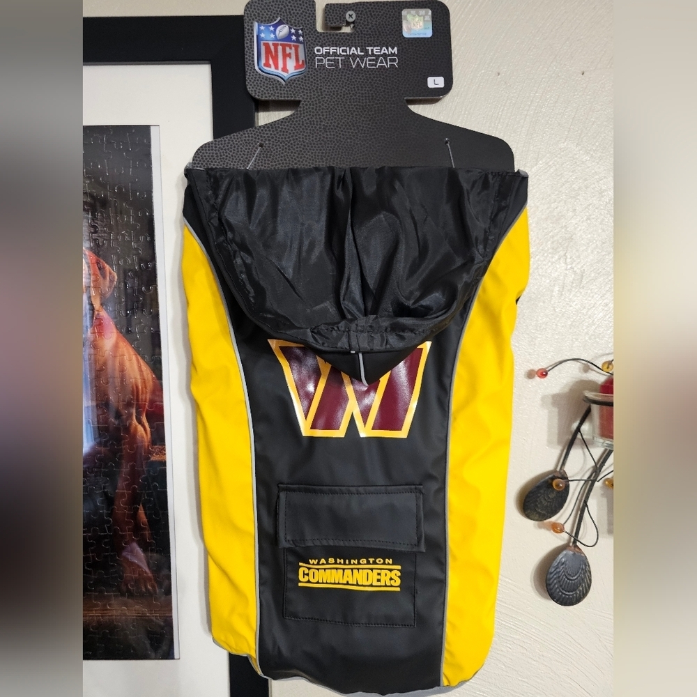 NFL Washington Commanders Dog Rain Jacket With Hood Size Large NEW with Tags